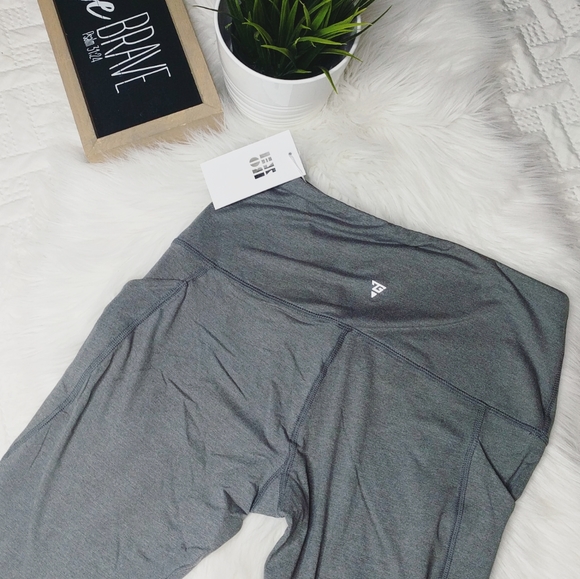 {Zero} NEW Grey Athletic Leggings With Pockets - Picture 3 of 3